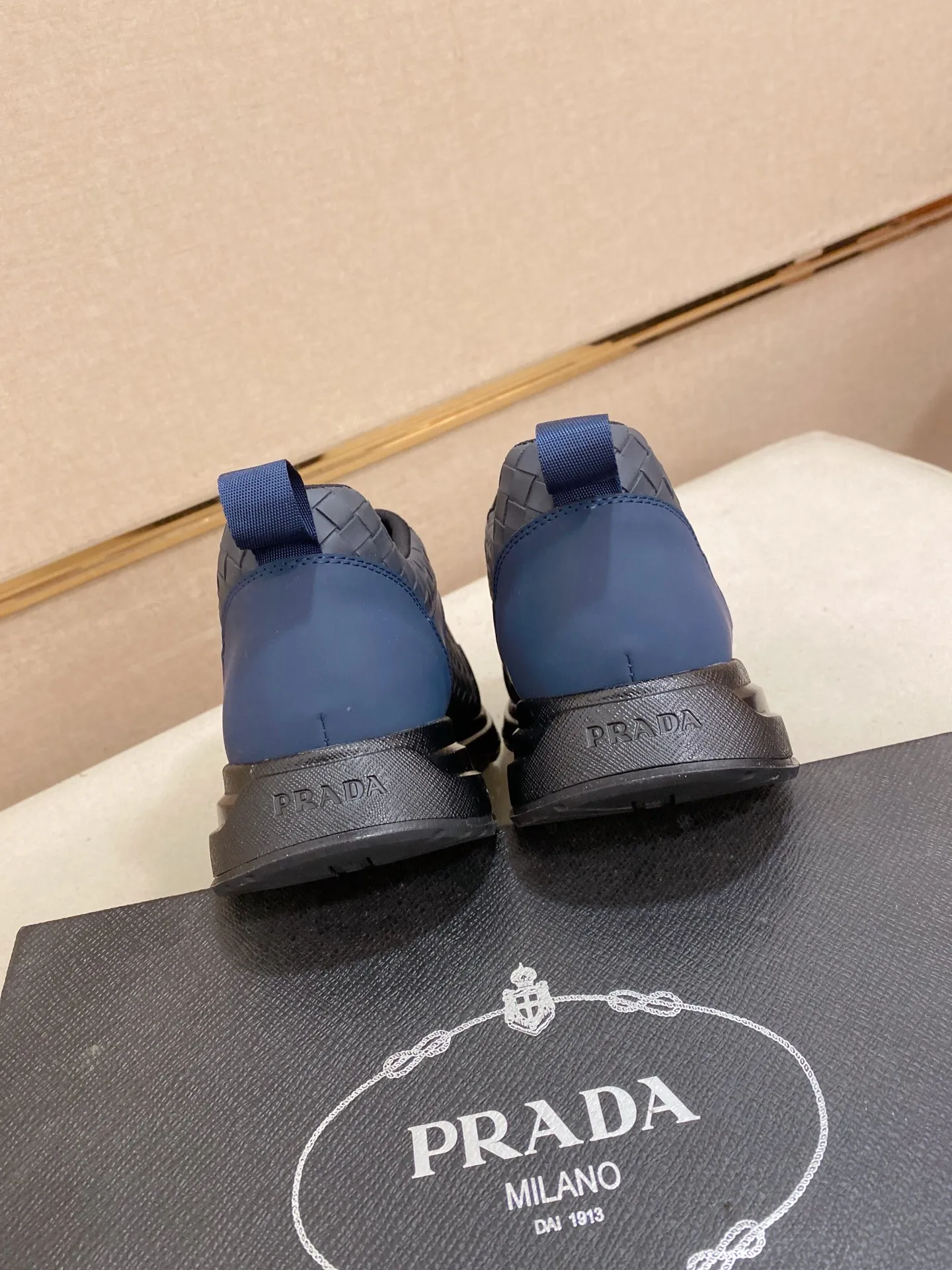 Men's men's shoes💰: 440💰[Prada～Prada] Trendy new styles are on the market. Same style as the official website. Counter quality. Original version. [Strong] [Strong] Imported selected first-layer cowhide. Comfortable and breathable sheepskin lining, fine workmanship, upper layer made of 100% pure cowhide, original last shape, comfortable on the feet, shoe sizes 38 to 44